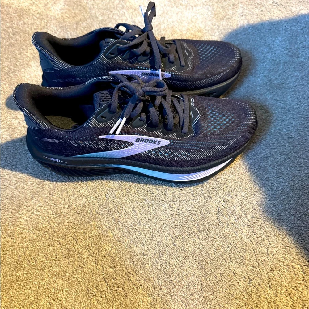 Women’s 8.5 brooks ghost. Wore once for a few minutes.